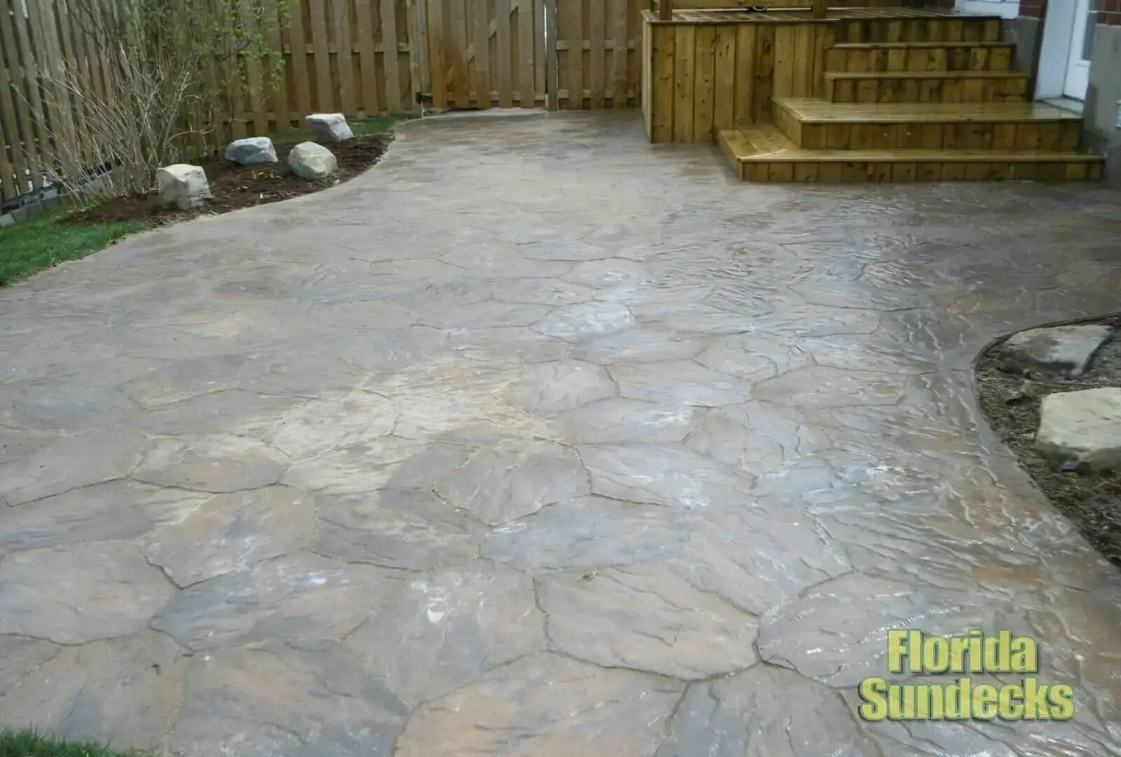 Uni stone in Pte-Claire